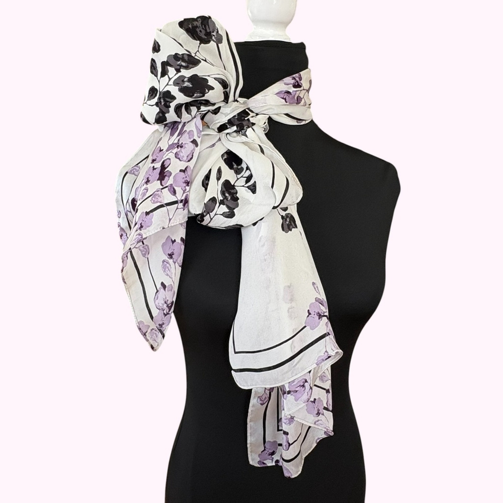White House Black Market Delphinium Oblong White Lavendar Floral Scarf NWT - Picture 2 of 7